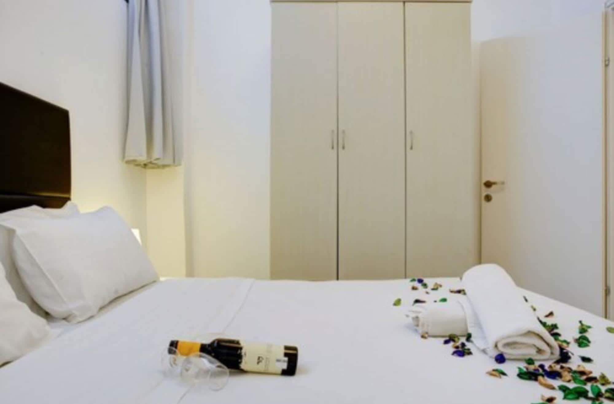 Liber Tel Aviv Sea Shore Suites By Raphael Hotels Buitenkant foto